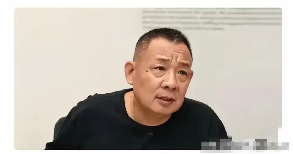 于东来最近很飘,把自己当成救世主了,不是在指点企业发展,就是在教育别人怎么成功。