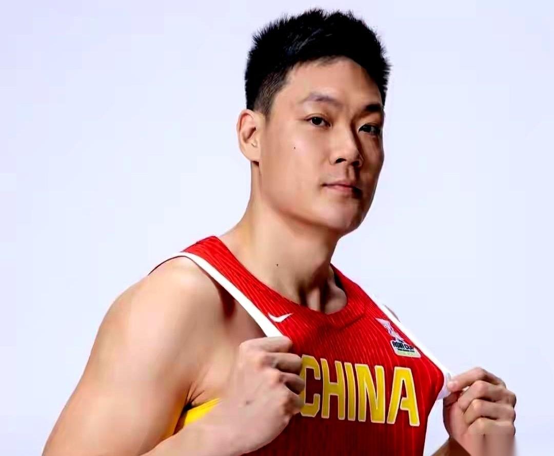 广厦那俩人，胡金秋孙铭徽。国家队的配置。往那一站，就俩字：稳了。所有人都觉