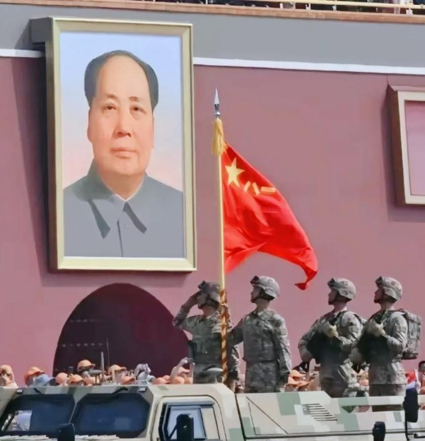 有人问，天安门城楼上毛主席画像还要挂多久？我的回答是，问这种问题的人首先应该好好