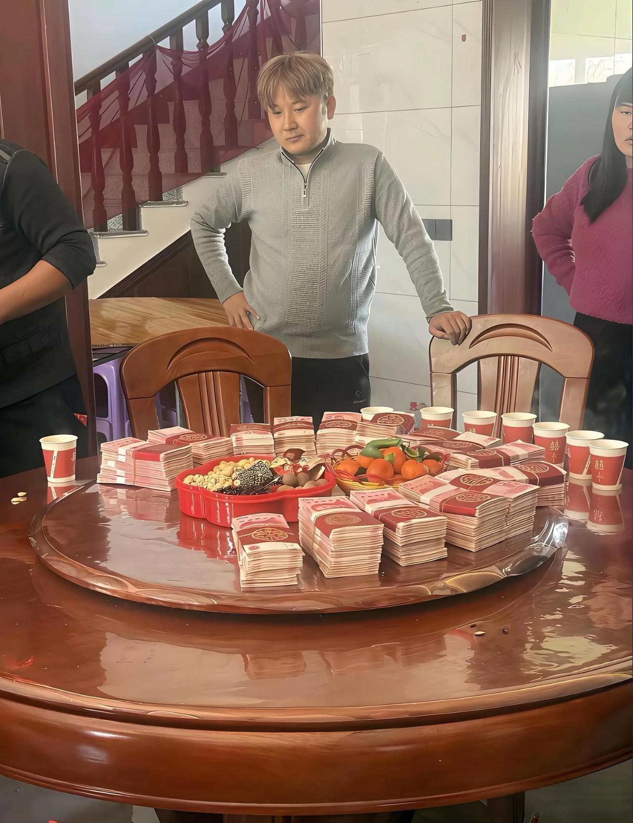 没看出来一点高兴的感觉