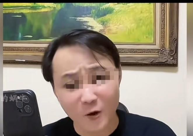 真正的绝杀，从来不是对骂，而是沉默。你发现没有，闫某某把手机摔碎了，失眠了，敲