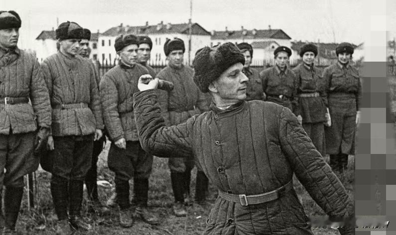 苏联在莫斯科战役期间组建的莫斯科民兵序号5步兵师的前身是莫斯科工人序号2步兵旅，