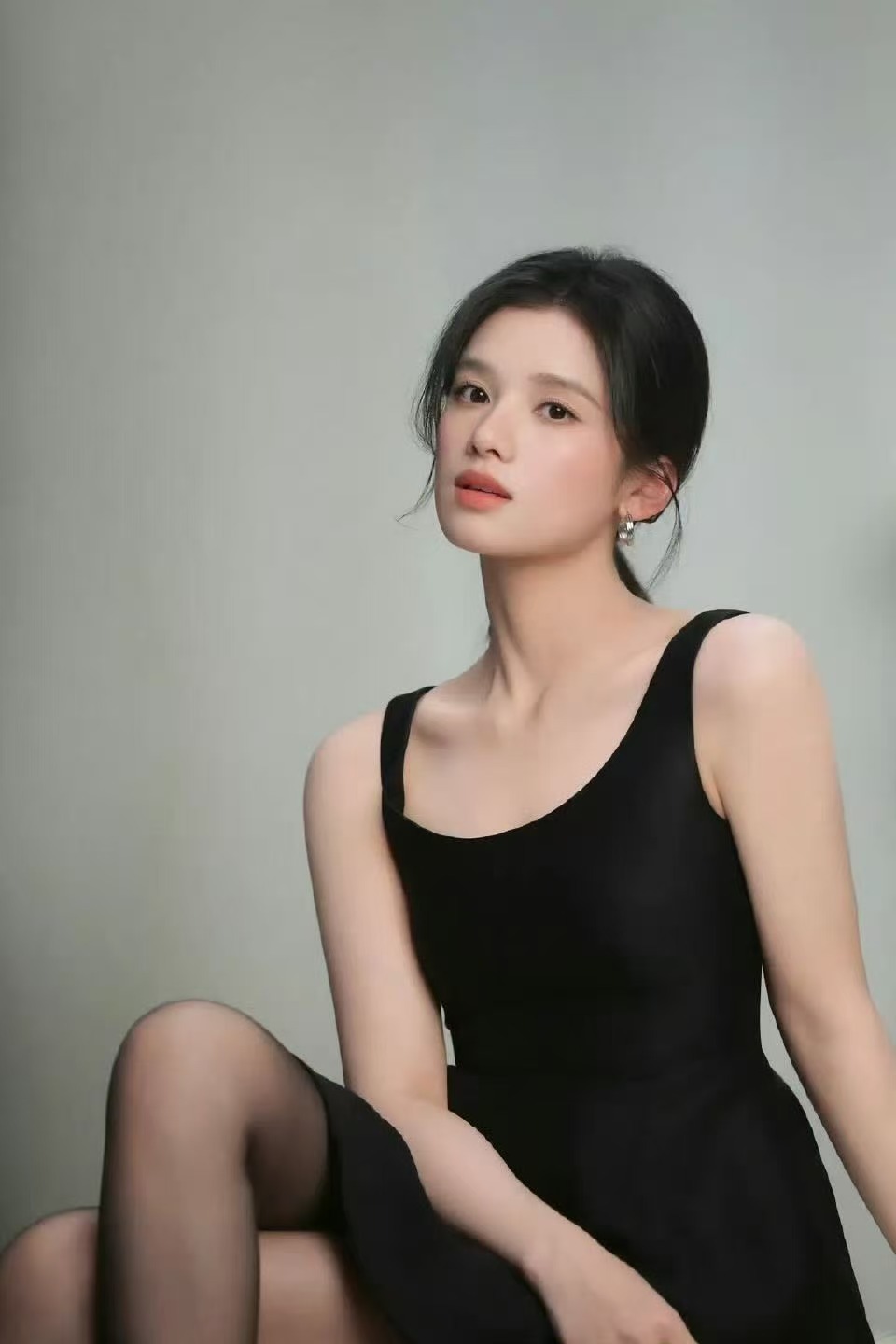 张婧仪浪莎丝袜硬照张婧仪丝袜硬照张婧仪浪莎丝袜硬照，好美，蛙趣爱了