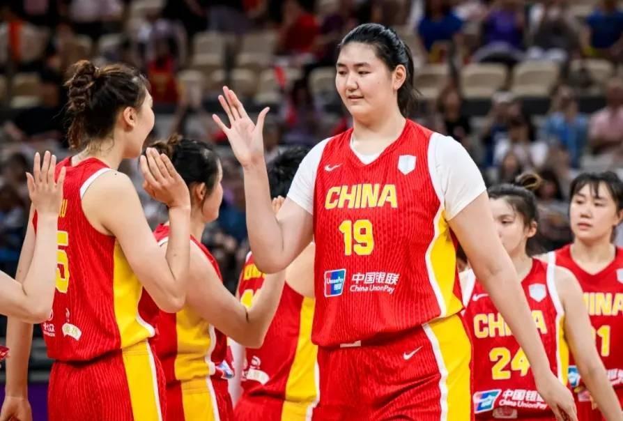 女篮热身赛！中国女篮迎来两连胜，有五人不得不说。1.不得不说--韩旭就是中国女