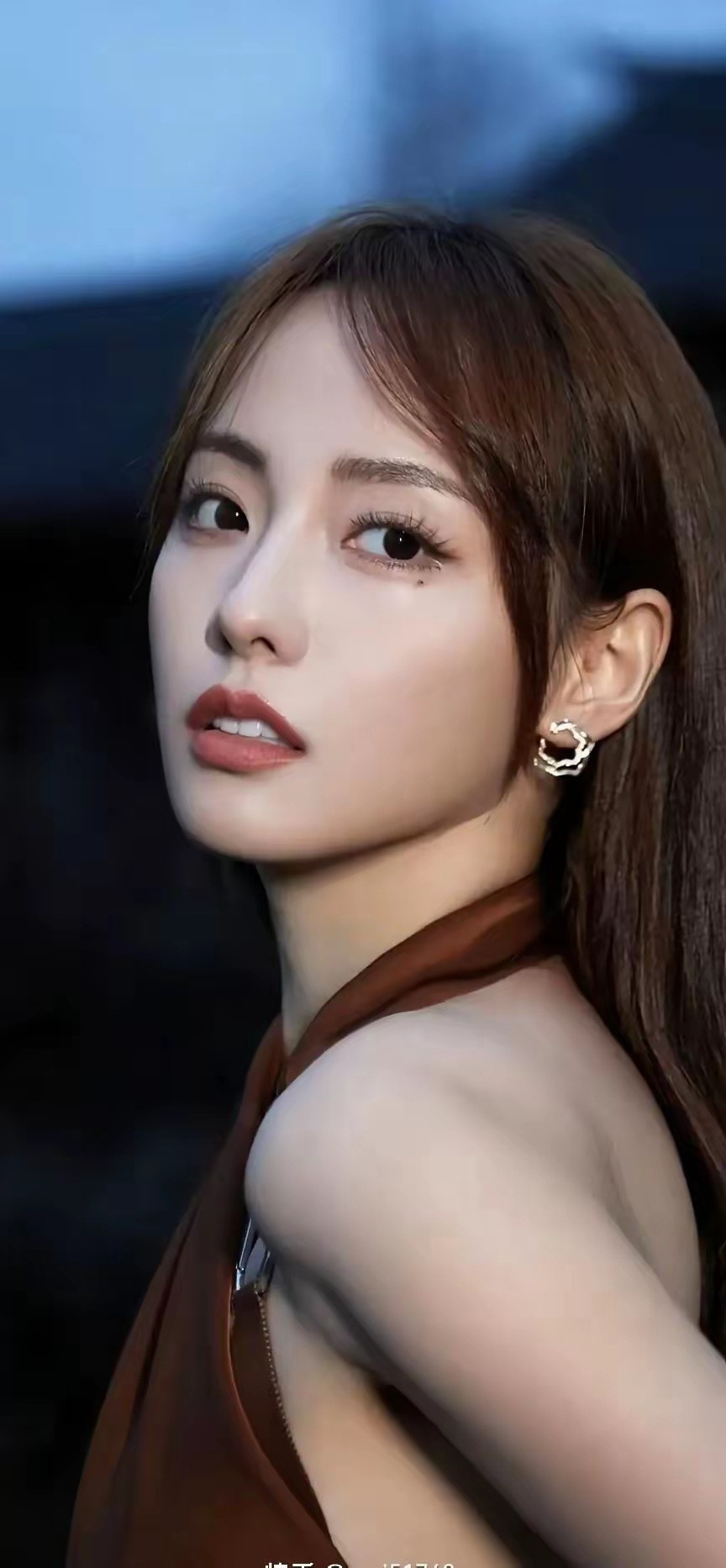 张嘉倪明艳大气，邵晴清纯可人，男人大多偏爱这类让人想保护的清纯款。