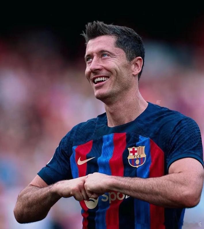 实话实说！亨利，莱万和鲁尼这三人谁更强一些？亨利2次英超冠军，1次欧冠冠军，2次