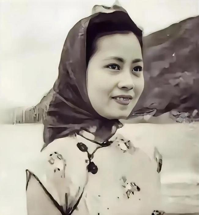 1943年，东江纵队19岁女情报员被叛徒出卖，生死关头，她选择跳江。谁知，跳江前