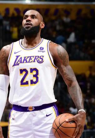 惨！詹姆斯都不值钱了。 这位拿过五千万顶薪的国王，可能只能签个底薪，说白了，