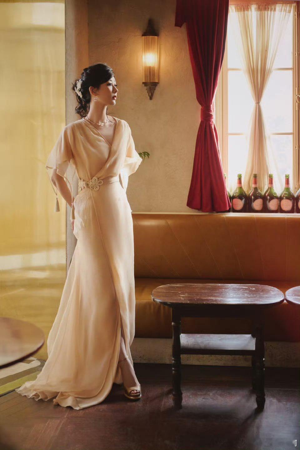 谁懂啊！做杨紫粉丝真的越追越有底气！三次微博Queen、华鼎奖破惯例获奖、新华社