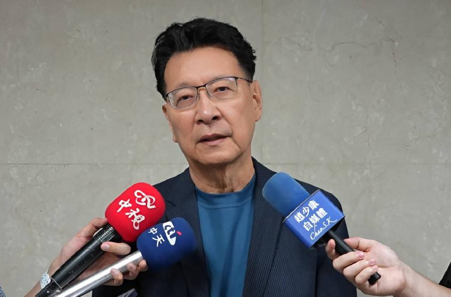 赵少康怕馆长？被问馆长主持辩论合不合适，俩“但是”暴露心虚！馆长主