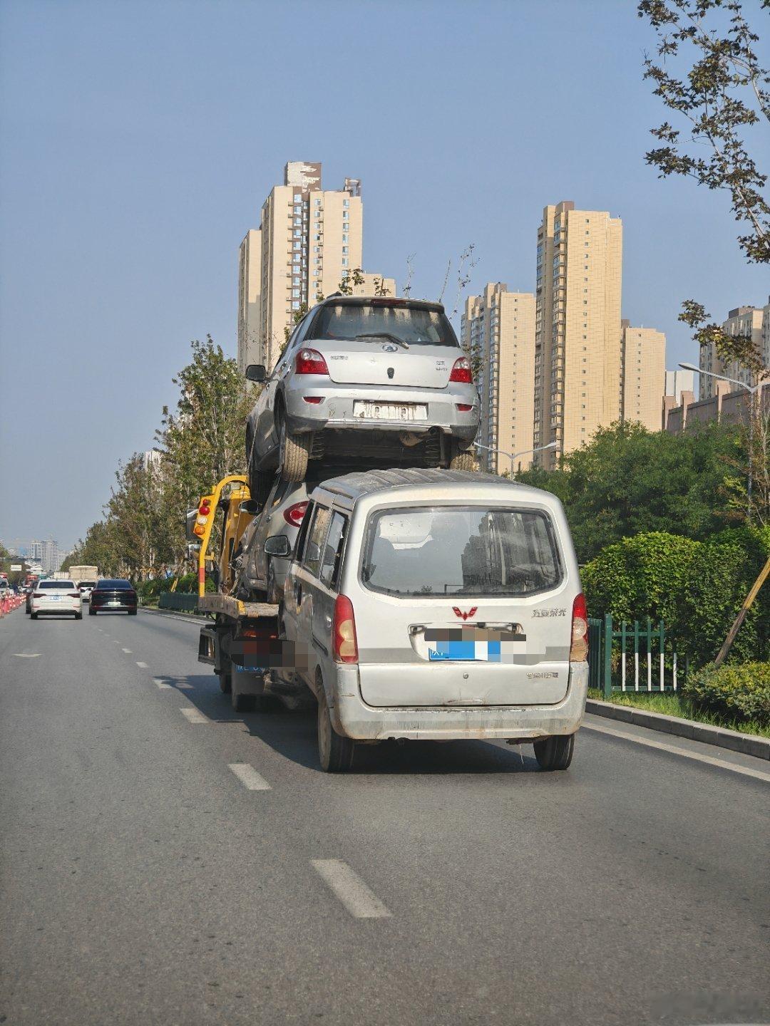 这师傅也是胆子大，看起来特别危险。[捂脸哭]​​​