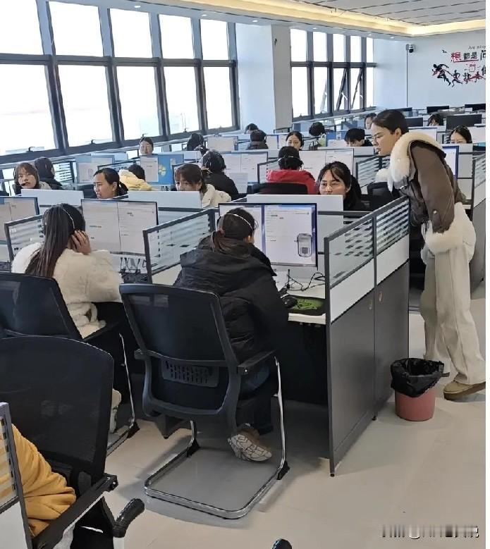 把候选人的工资从25k成功压到18k，本以为是捡漏捡到宝，没想到是遇到了面试判官