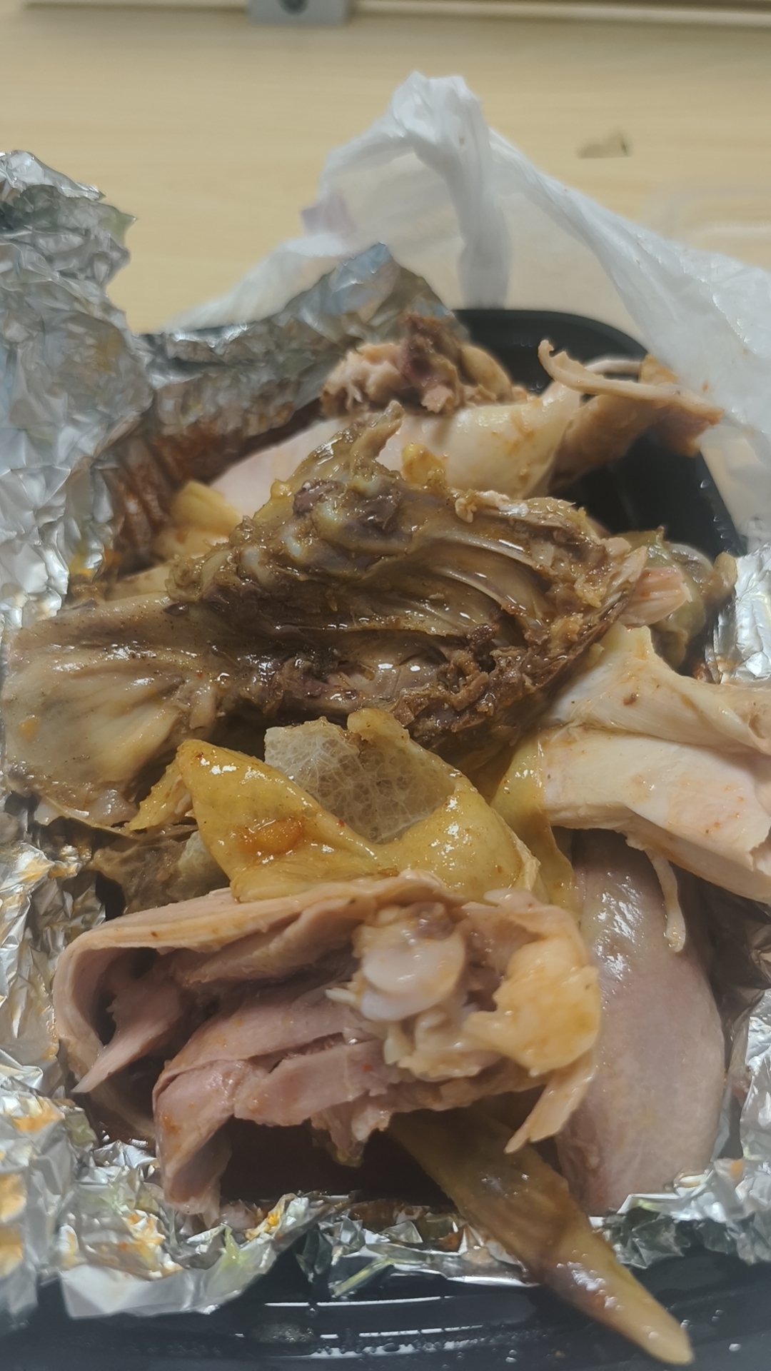 10分钟吃完了半只鸡，因为戴手套没法玩手机