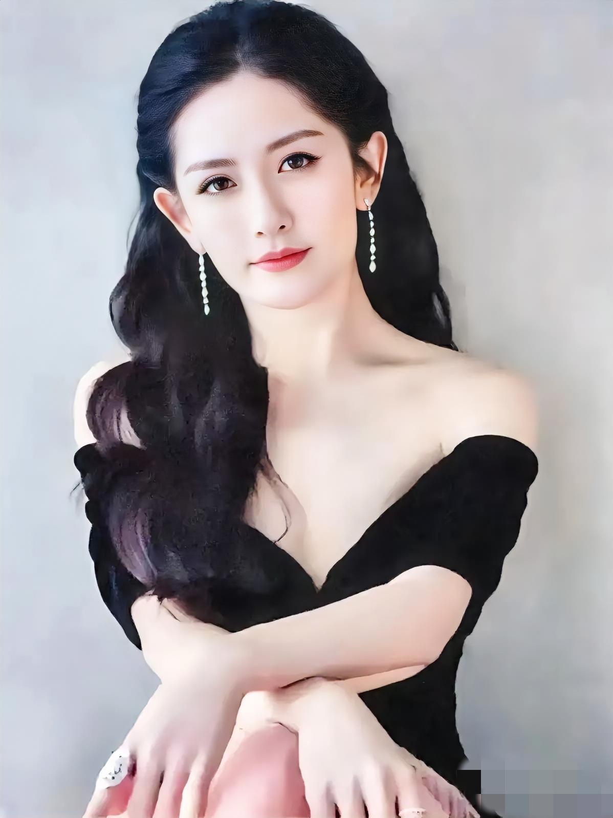 一觉醒来,朋友圈都被同一个名字刷屏——谢娜。这次不是因为综艺里的爆笑场面,而