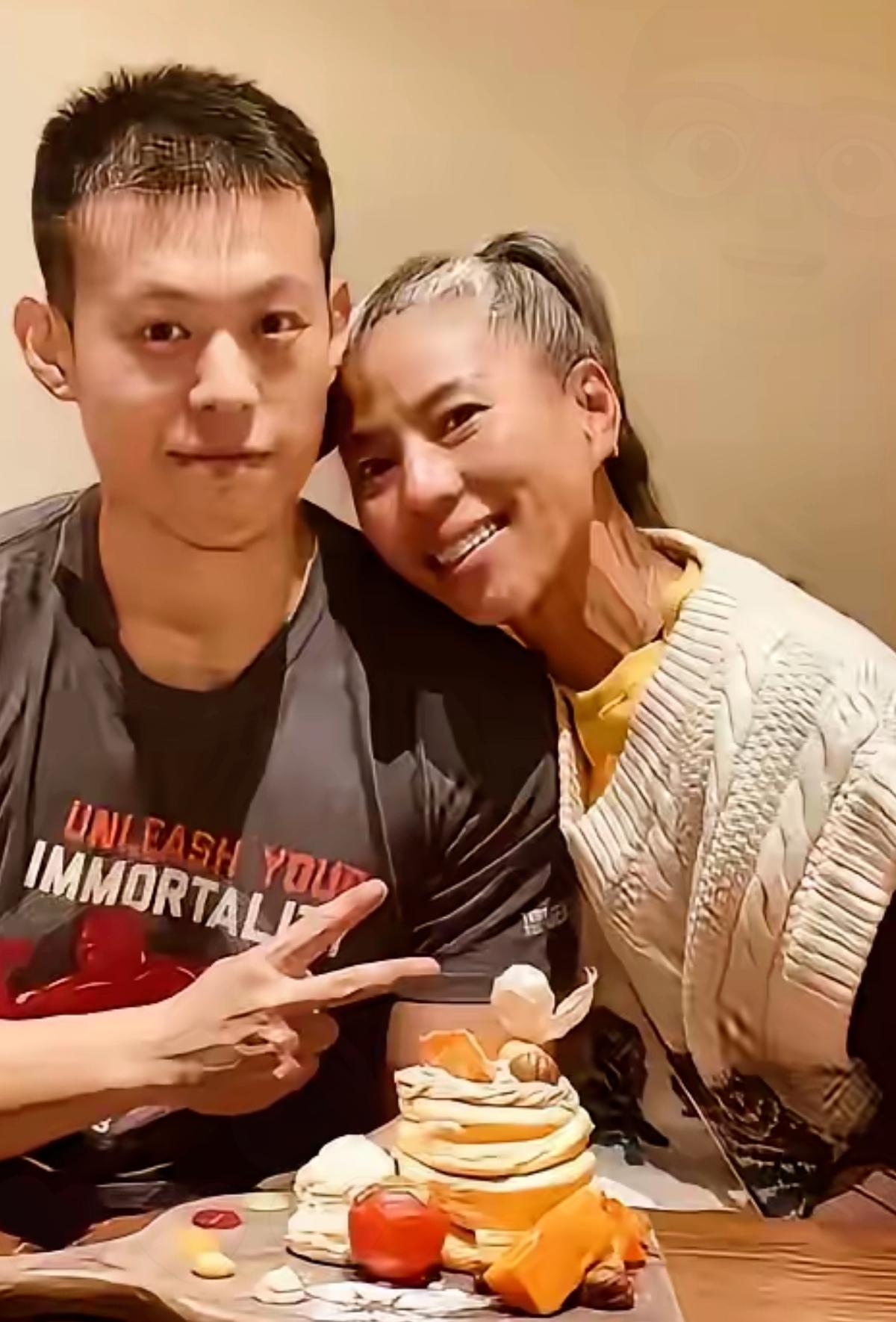 33岁上海独生子，爱上51岁白发阿姨！同居9年不结婚，如今现状太打脸世俗偏见！