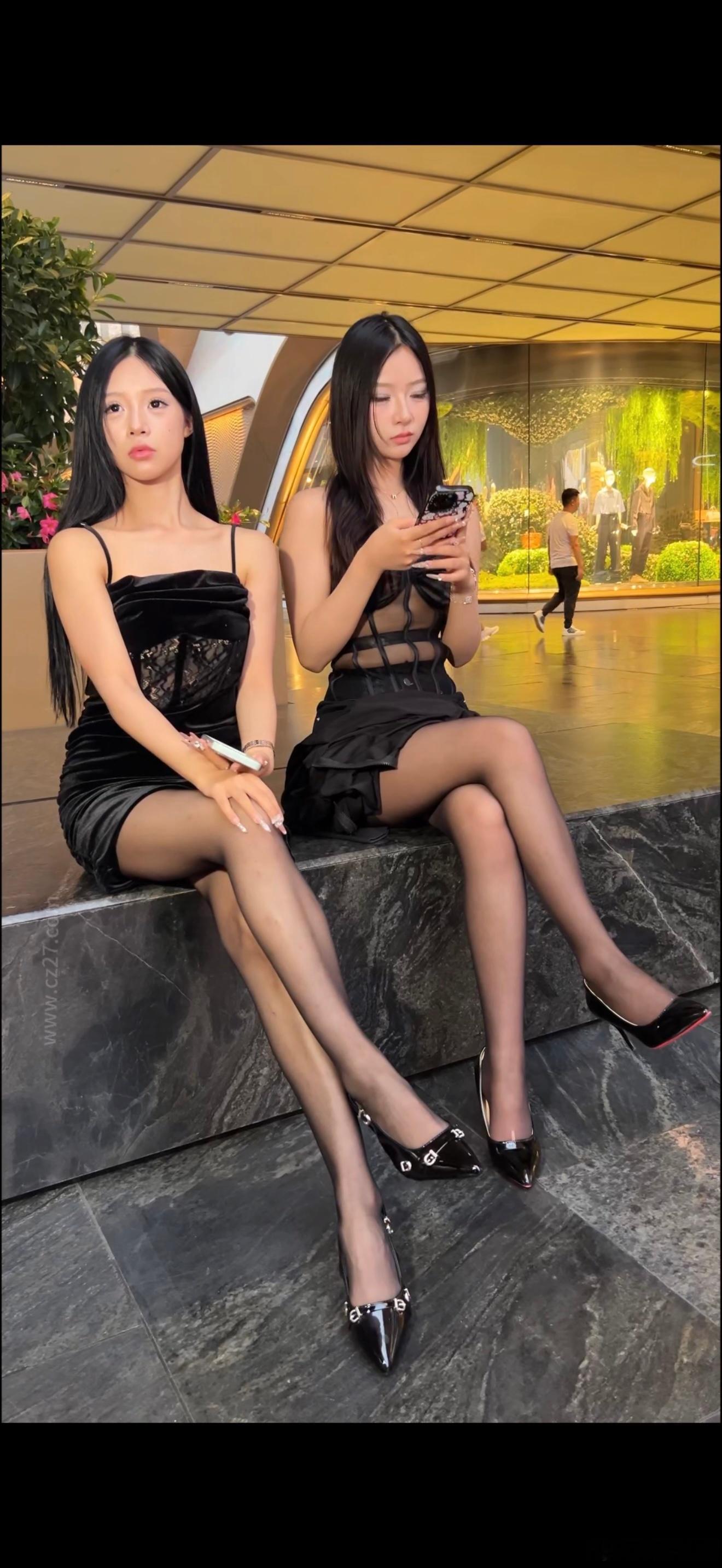 No.10375 丝袜美腿闺蜜小姐姐 ​​​