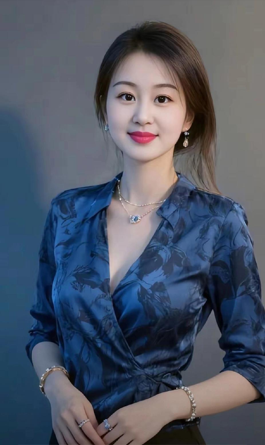 优雅蓝调，尽显女性魅力！