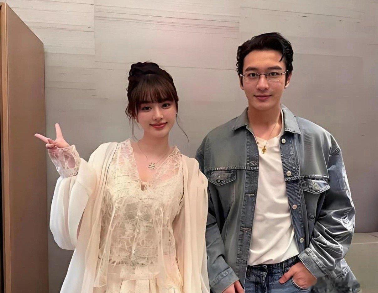 郭富城和方媛差了22岁，我还能接受；吴奇隆和刘诗诗差17岁，我也勉强能...