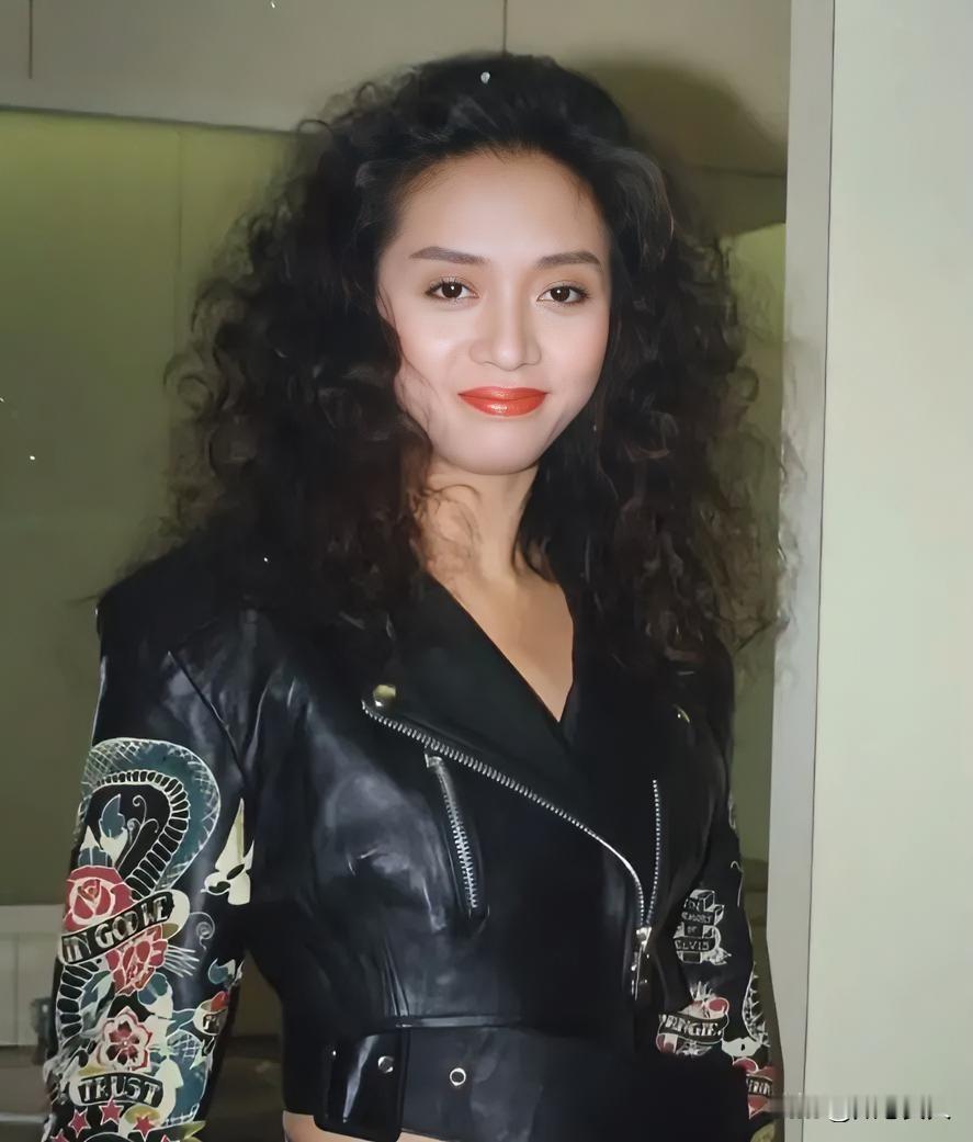 梅艳芳骨灰被盗，很多人觉得不可思议，但是我做记者的朋友看到这个消息，她说并不意外。因为香港之前已经发