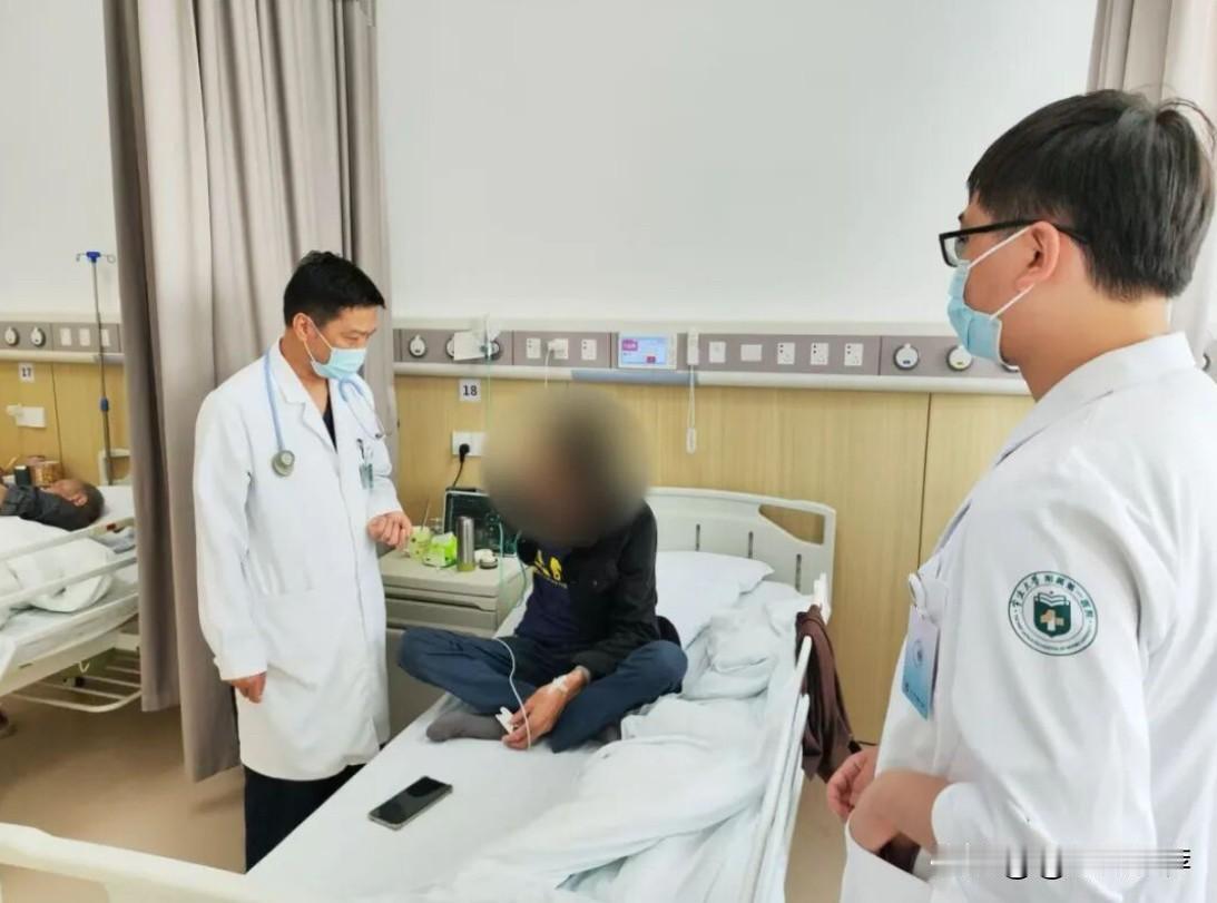 20岁男生挤痘险丧命！面部“危险三角区”为何如此危险？近日，一则医疗案例引发