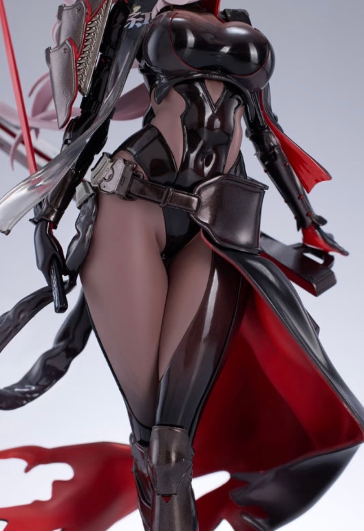 妮姬人气剑豪Scarlet的暗影版手办来了✨Scarlet原名红莲，曾是量