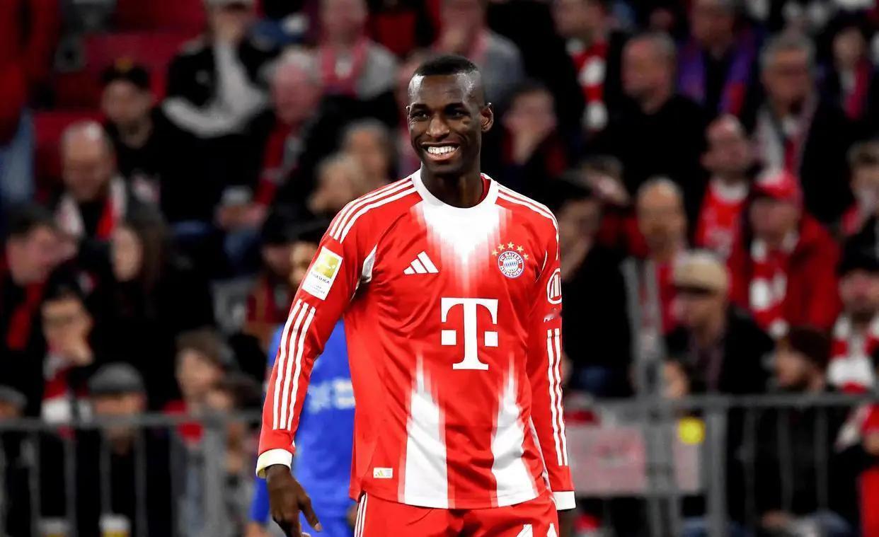 杰克逊各个赛事出战32场，10球4助，看着数据是不错。可惜他还浪费了很多的机会，