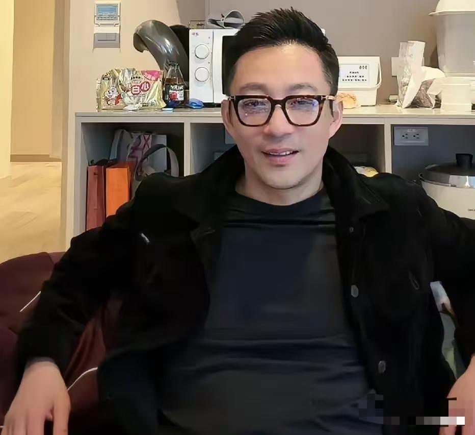 小菲清醒了，知道自己错了！他是知道得罪妈妈得罪网友就等于得罪钱钱了。他的儿女