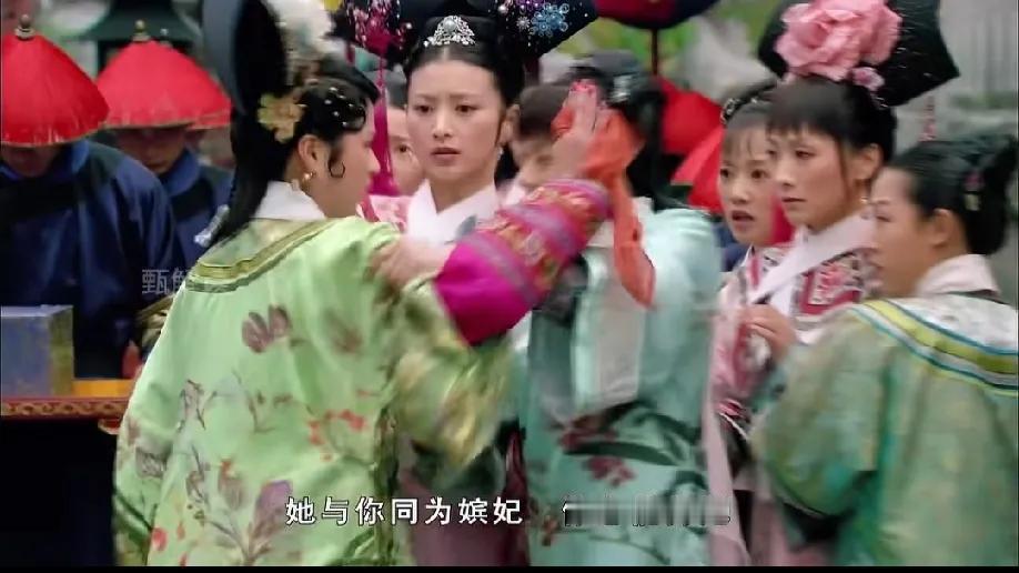 细品《甄嬛传》选秀名场面，安陵容真的从一开始就不简单！有人说她戴的珠花暗藏玄机，