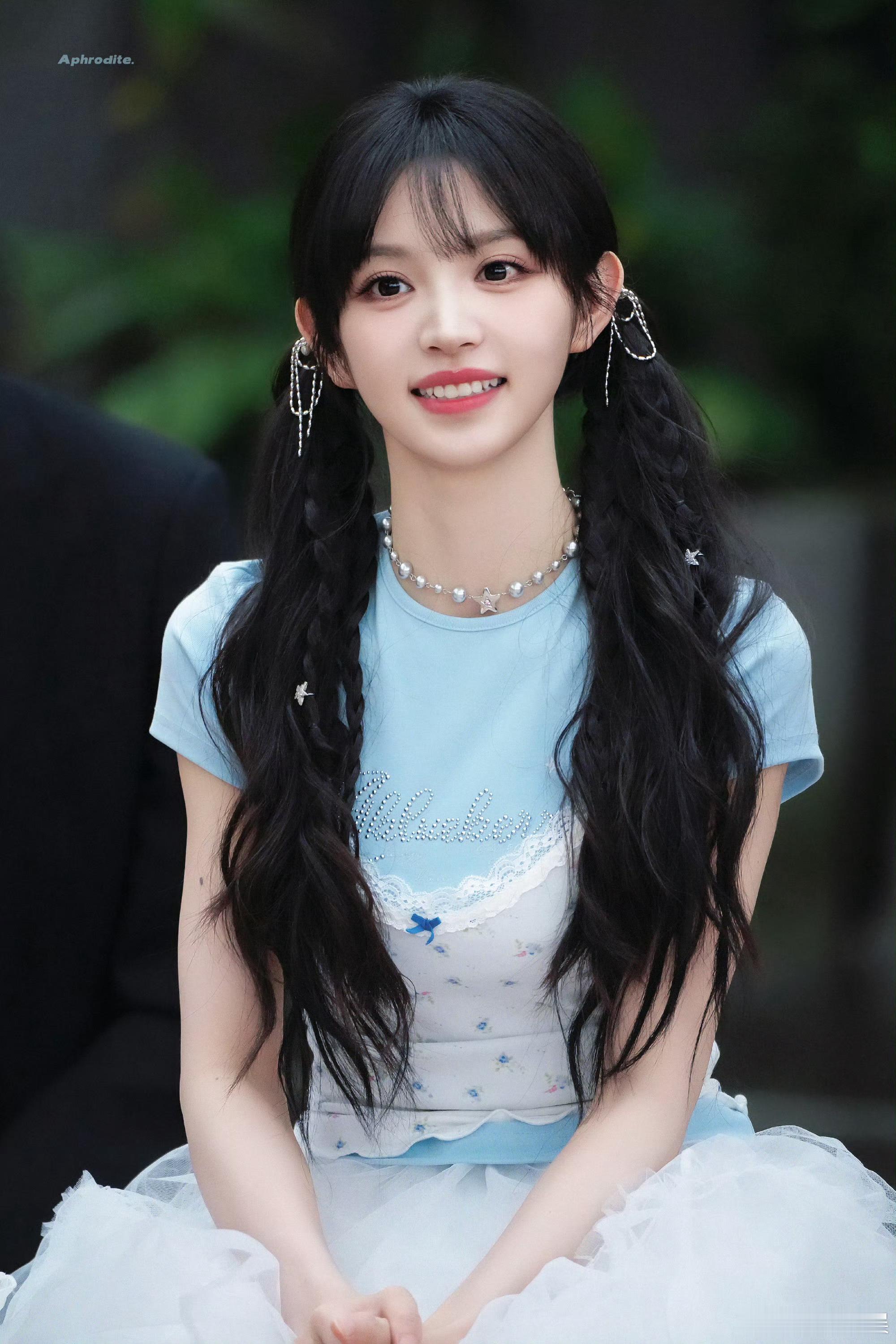 田曦薇春日少女感田曦薇蓬蓬裙田曦薇蓬蓬裙，春日少女感。真美呀