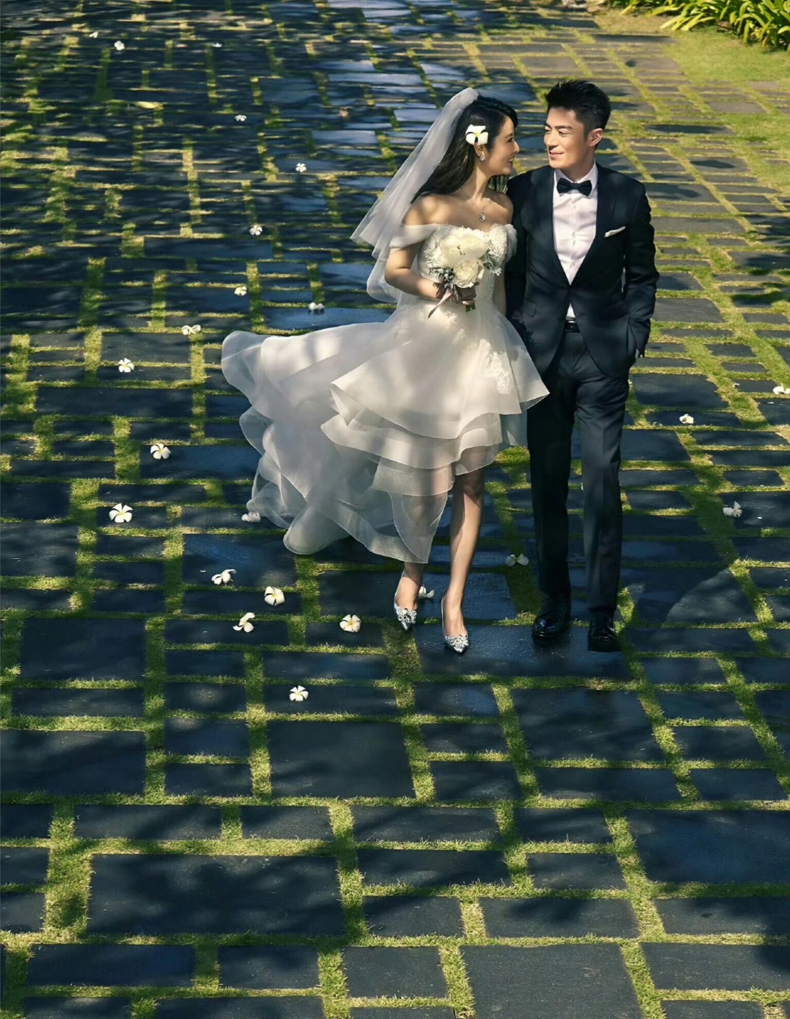 谁懂当年林心如和霍建华婚礼上，这张合照的含金量哇！如今再看，简直是前无古人，后无