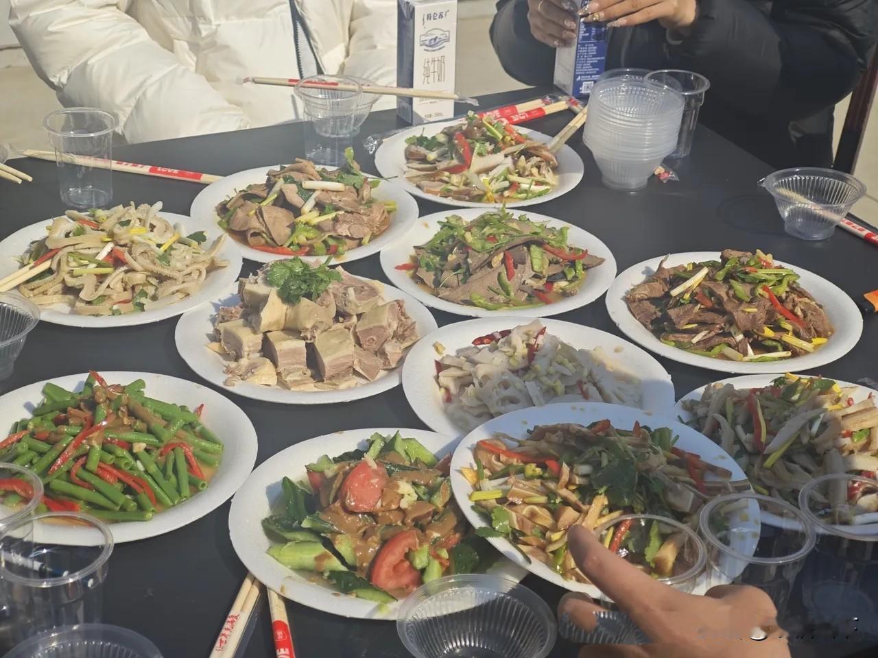 酒品试人品！侄女订婚才刚3天，新女婿头一回正式上门走亲戚，我弟弟刚落座，就偷偷把