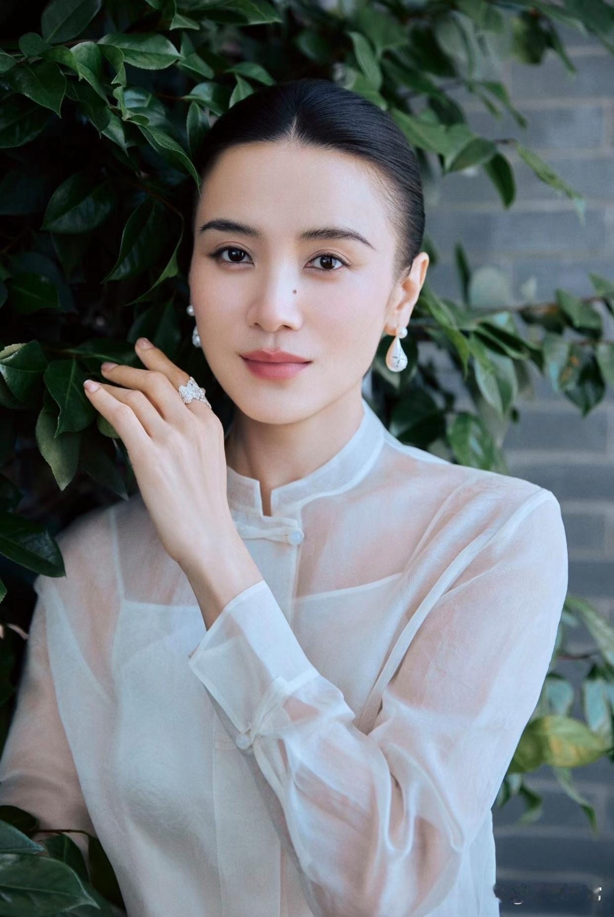 1.这位常被称作小作精的女星，现如今参演的每一部剧集都会自行投入资金，档期安排