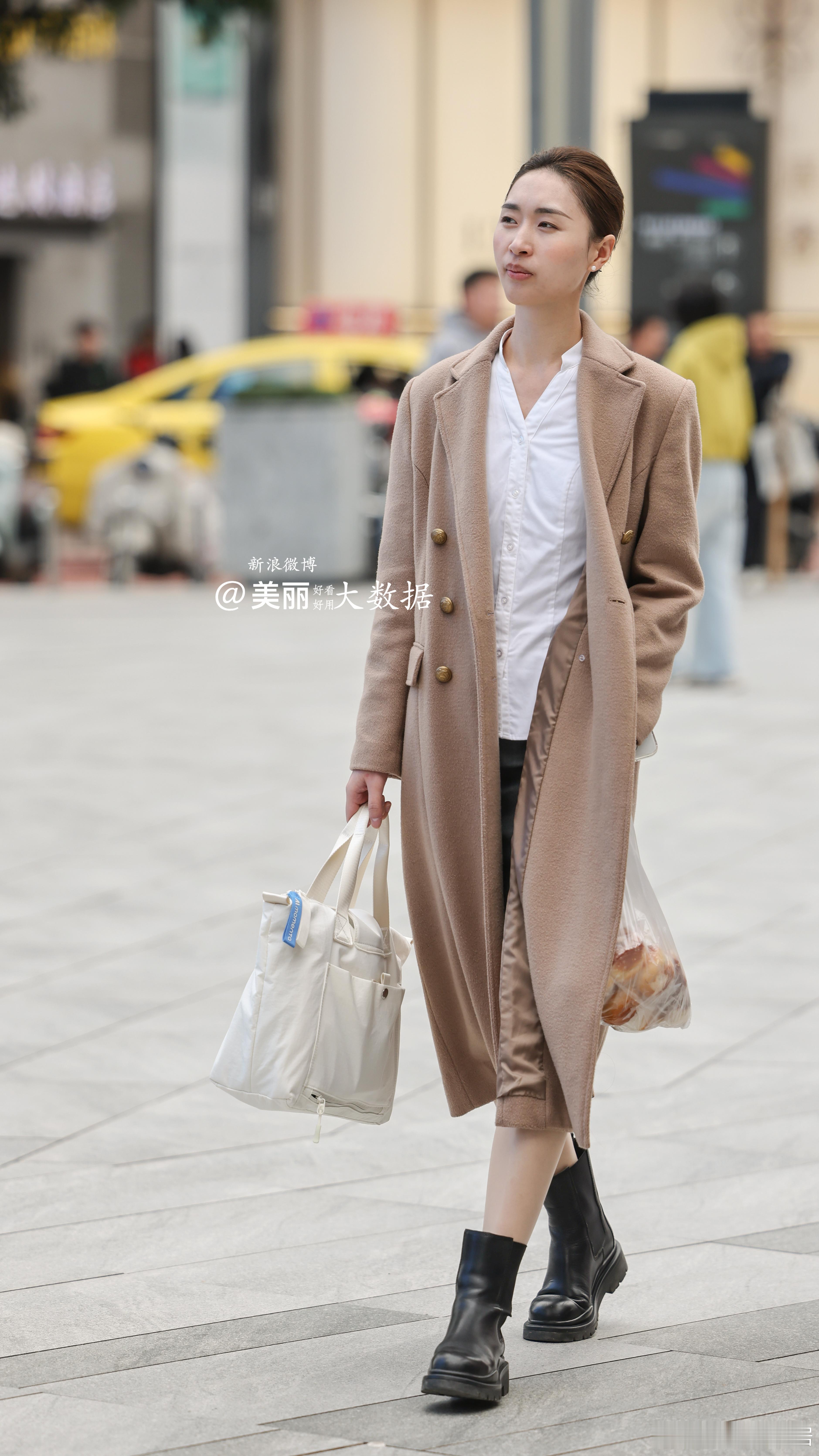 很有范儿的小姐姐