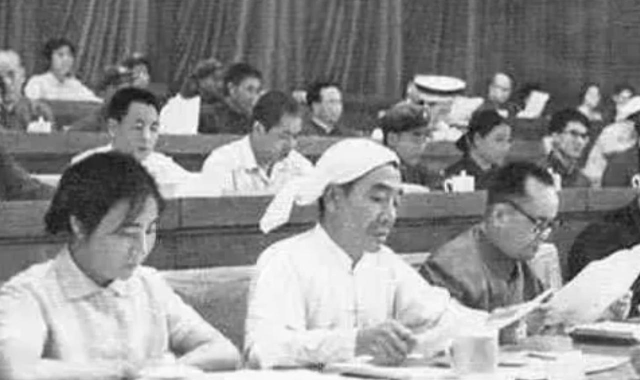 上世纪70年代的一天，吴桂贤副总理去dahuitang开会，工作人员询问：“