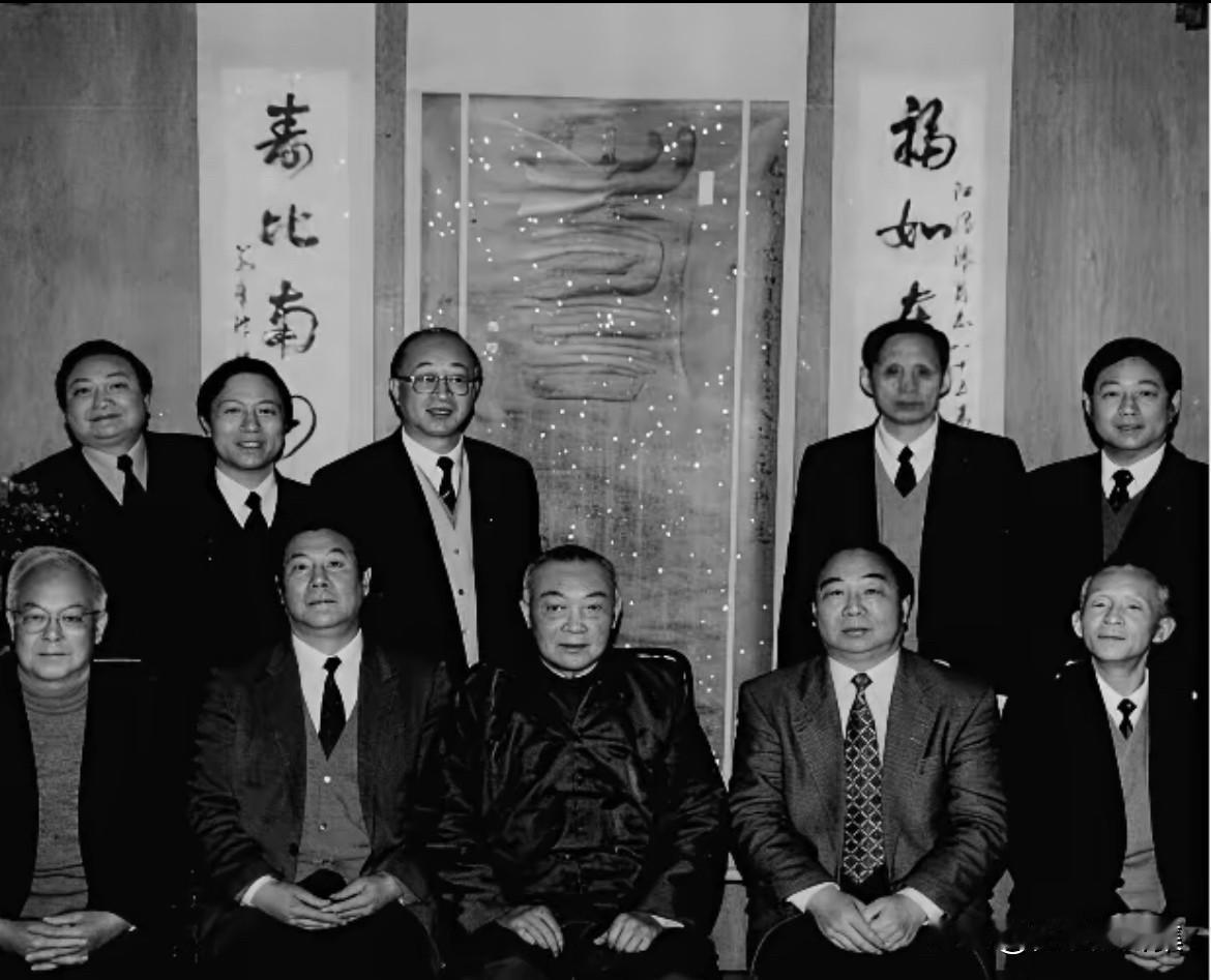 1995年11月，江苏原省委原第一书记江渭清同志85岁生日时，江苏省人大常委会主