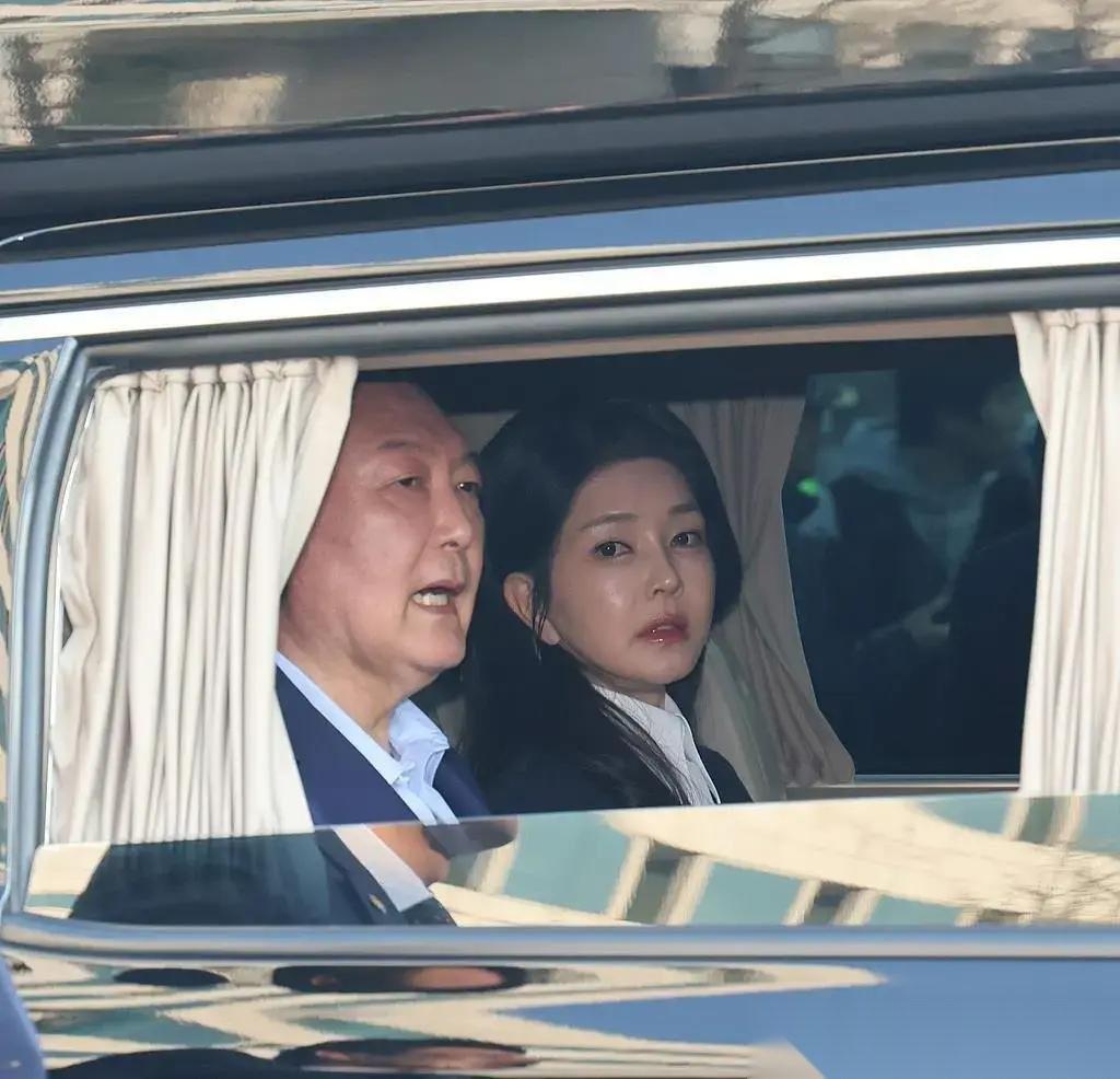 韩国电影又成真了，没有反转，没有阴谋论，法官判完第一夫人，转眼间便坠入了深不见底