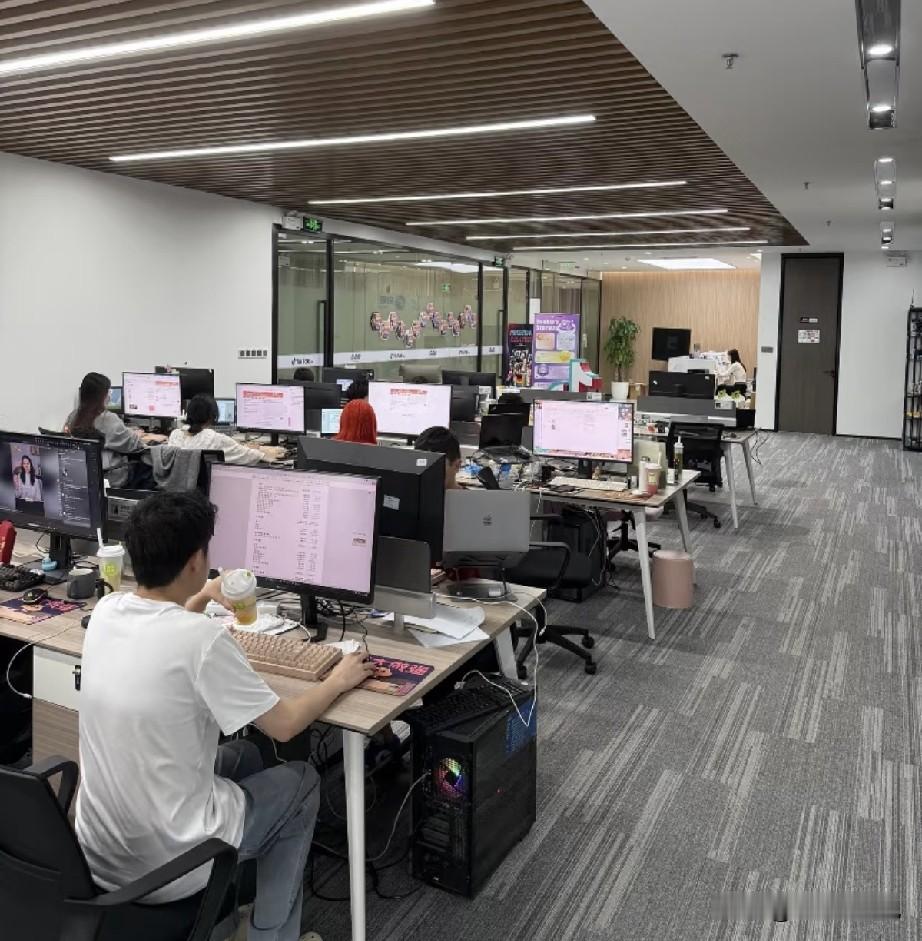 说实话作为一个hr，我都觉得很多公司在裁员逻辑上很奇葩：公司把某一项业务作死了，