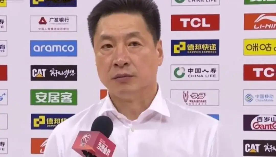 李春江最适合北控队。李春江和李楠的禁赛期都已经过了。李楠已经开始拿战术板，在北京