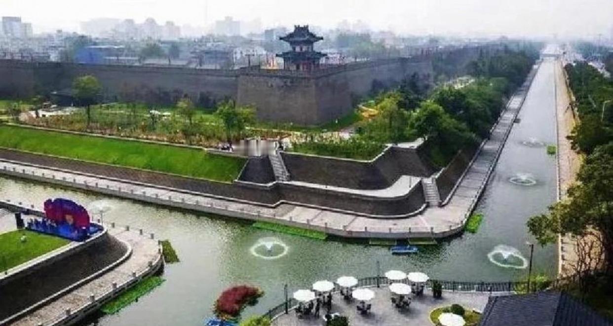 西安：大风降温就是不下雨今早起来，西安给人一种恍如隔世之感，预报阴雨天开