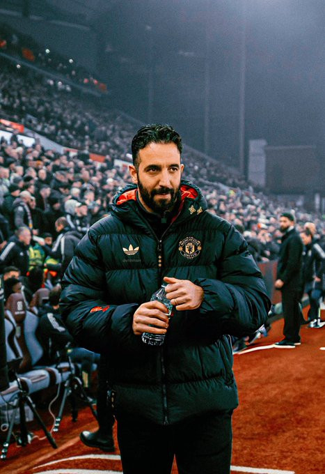 电讯报JD“卡里克和阿莫林之间存在着明显的差异——你看得出来，”一位俱乐部高层人