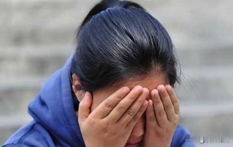 一女子的婆婆住院了，她无动于衷，好像跟她没半毛钱关系似的，当她老公跟她提出离婚的