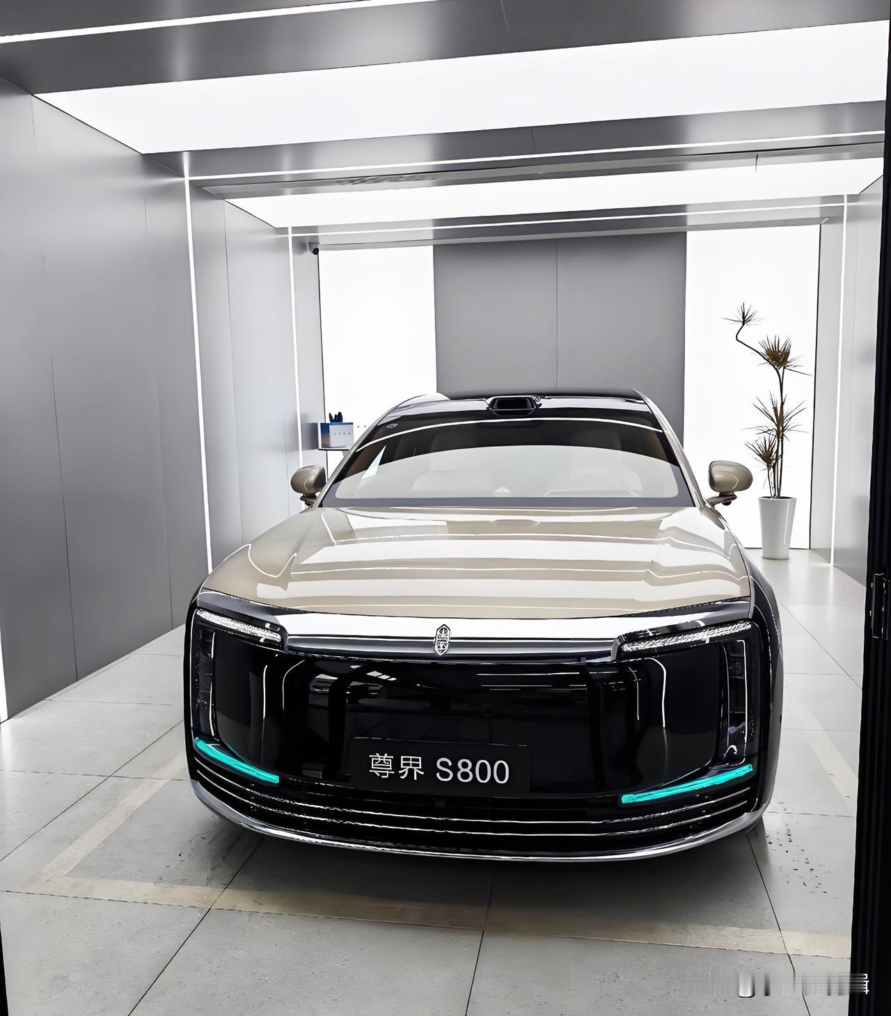 纠结高端商务/家用轿车的朋友，别再迷信BBA了！华为尊界S800这波“技术平权”