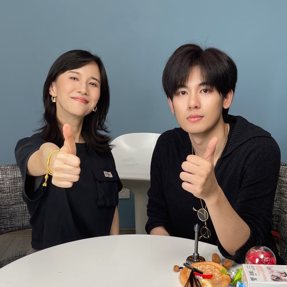 胡先煦在国外遇到不尊重人的店员胡先煦在国外遇到不尊重的店员，这种就一点不用惯着啊