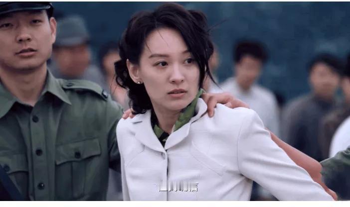《沉默的荣耀》口碑爆棚首播4集收视率攀升至第一，单集峰值达4.2%，直接掀翻近三