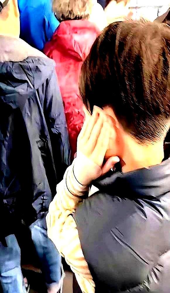 台北夜市，汪小菲儿子一句“给筱梅阿姨带”，戳破了重组家庭最后的体面。大年初