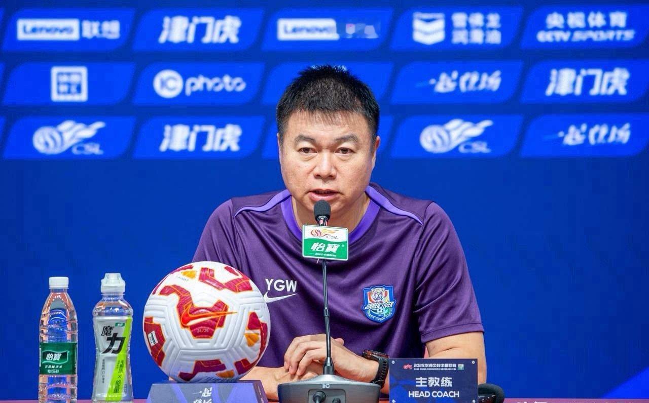 媒体的风向标突然变了，本来是要选来自西欧的洋教练，结果突然说土帅成为中国国家队主