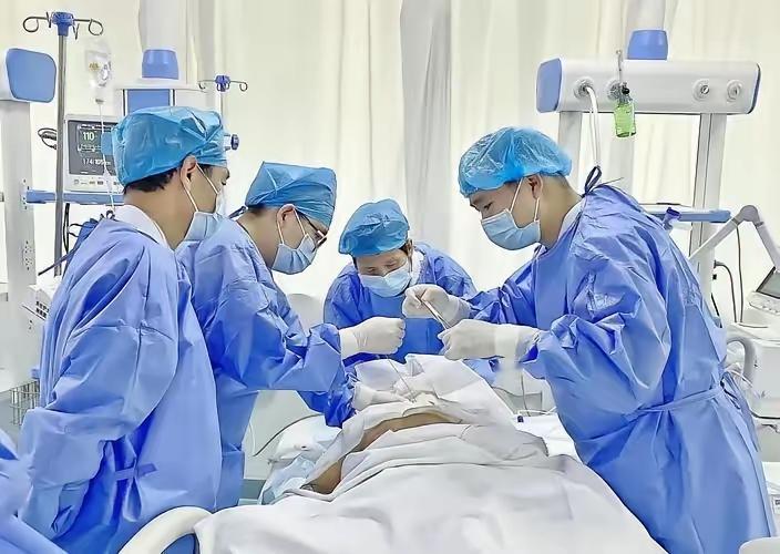 那瓶提神的饮料藏着夺命的风险一名深圳外卖员本想靠它扛过晚高峰却连喝六