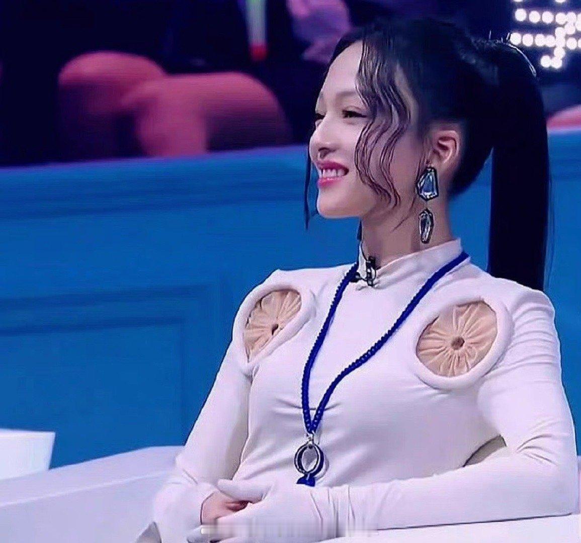 这设计师太有才了，好奇这两个圆窟窿造型的灵感是什么