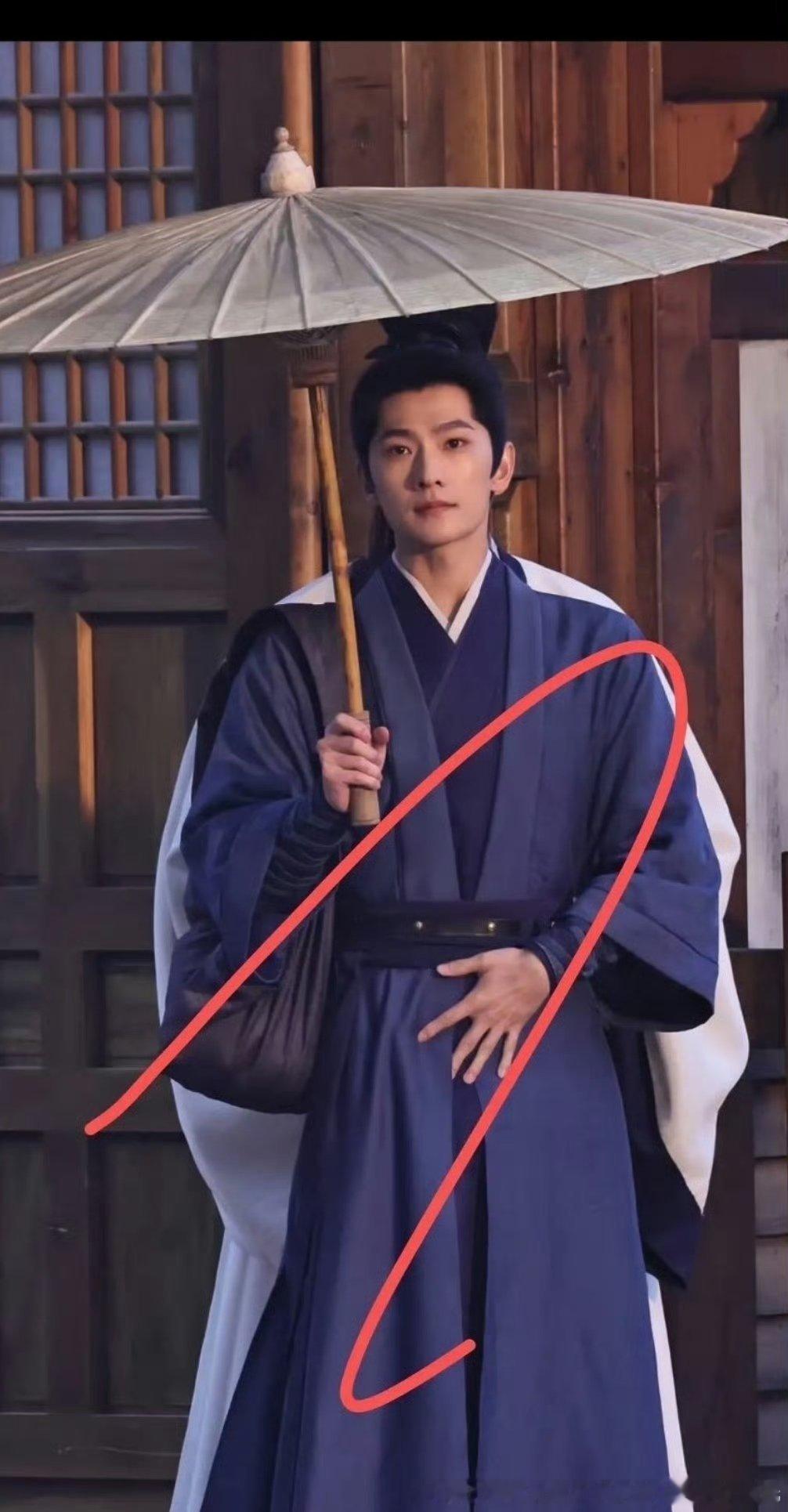 衣服很一般但这头套前额发际线比且是还低