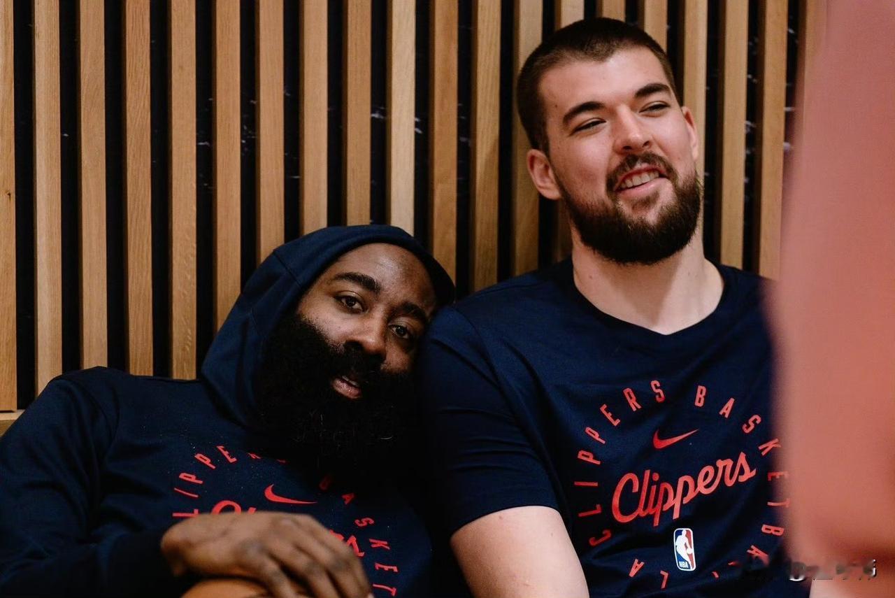 登哥真好！祖巴茨谈哈登：“我被交易之后。”“打给了我的大哥哈登。”“